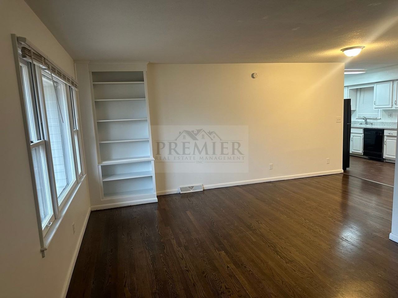 2712 S Glenwood Ave - Photo 2 of 23