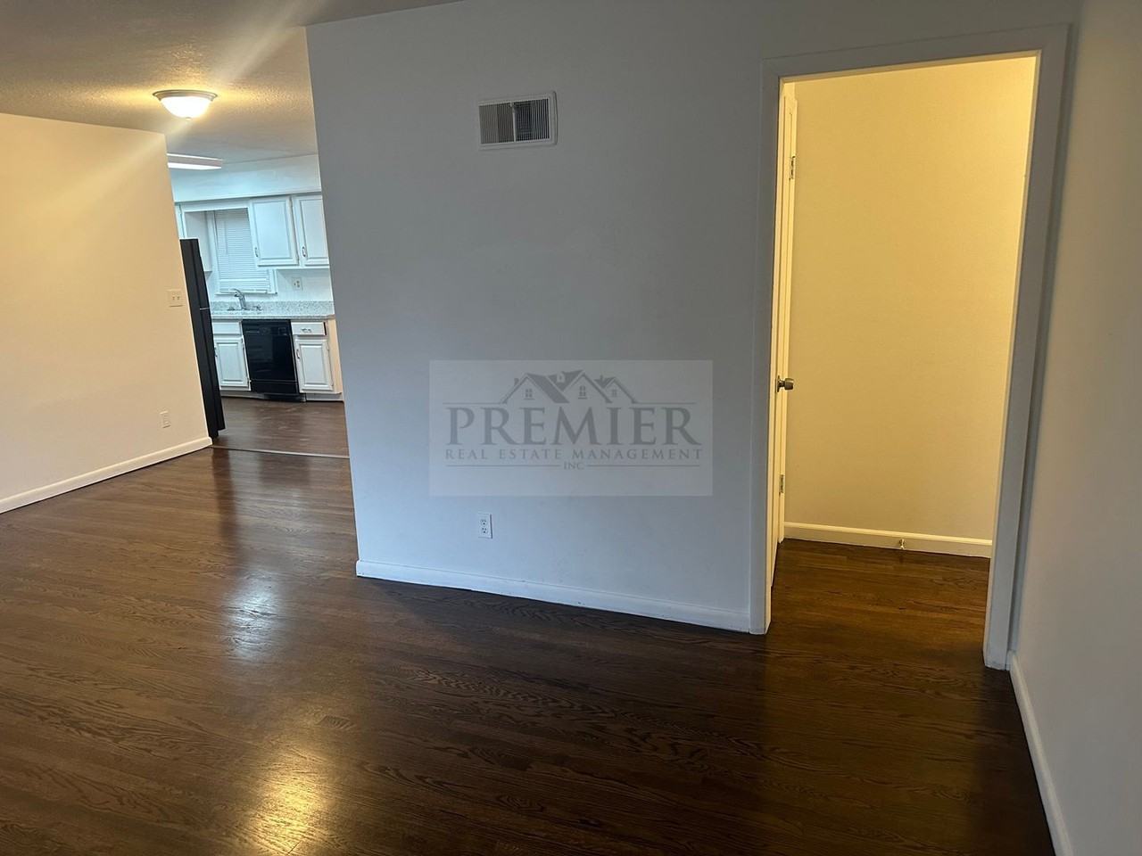 2712 S Glenwood Ave - Photo 3 of 23