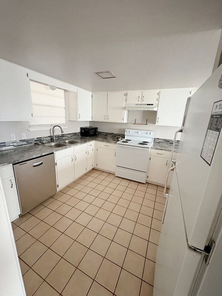 Cielo Vista Apartments - Photo 6 of 19