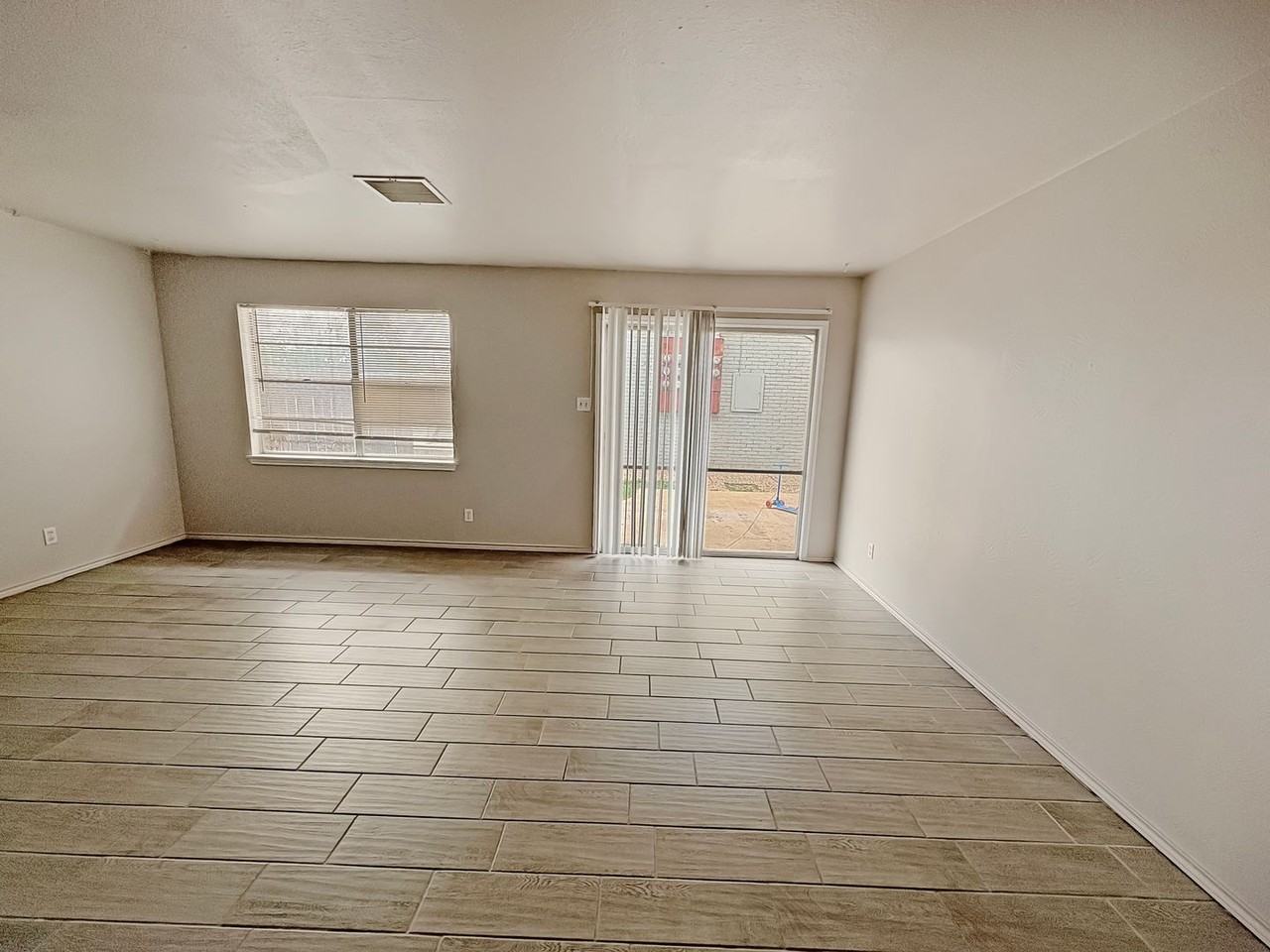 Cielo Vista Apartments - Photo 7 of 19