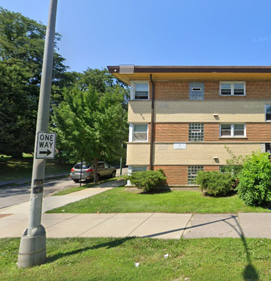 2320 W Garfield - Photo 2 of 3