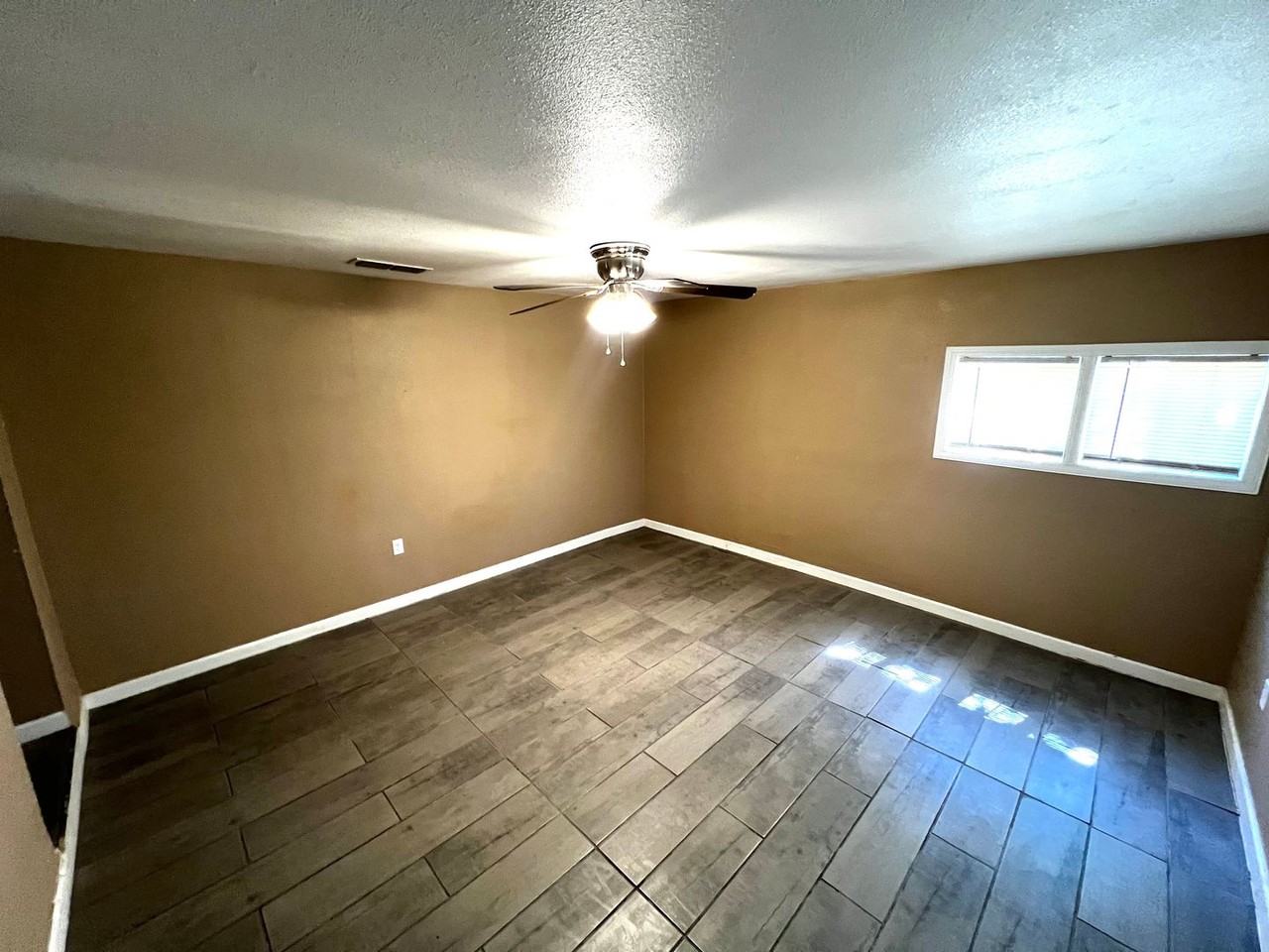 2036 2036 S RR 6 - Photo 2 of 21