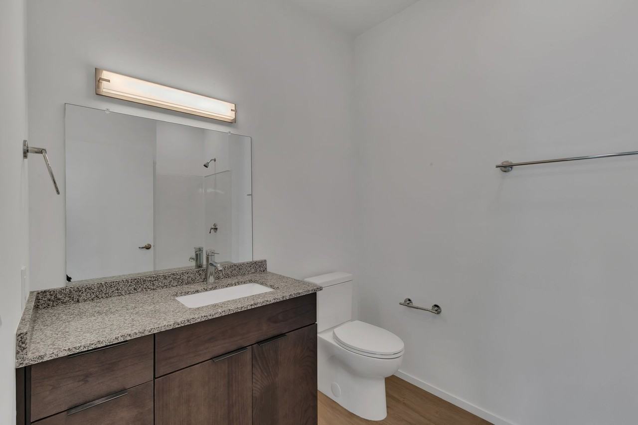 Modern 1 Bedroom/ 1 Bath Apartment, minutes to Downtown and Germantown, Washer/Dryer, Off Street Parking - Photo 3 of 7