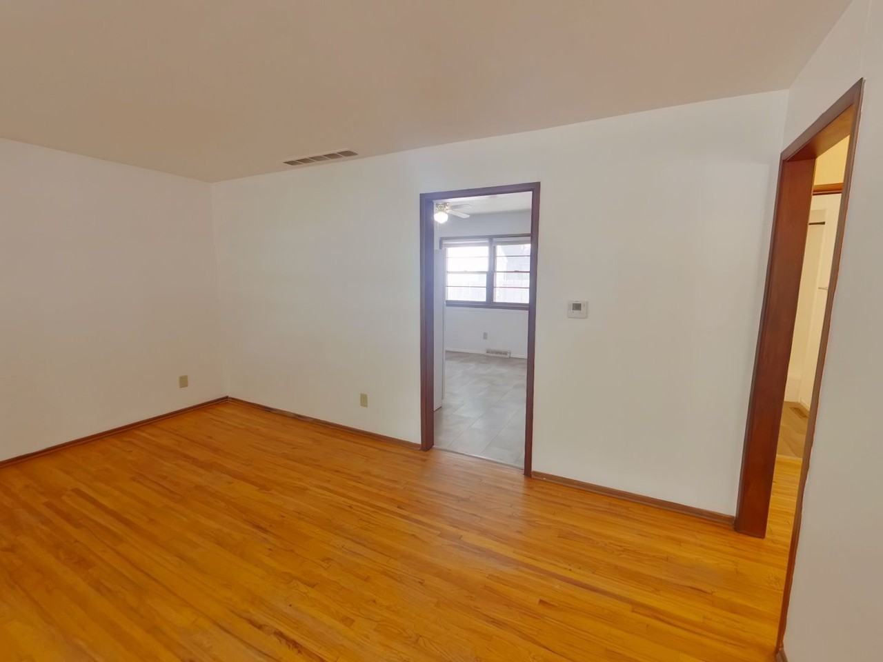 104 S Mount Carmel St - Photo 2 of 9