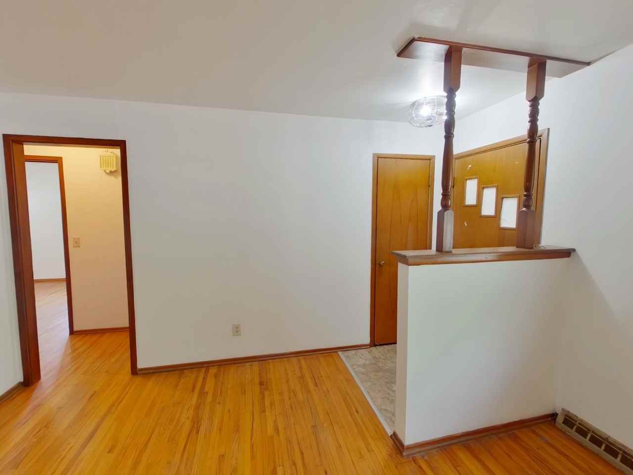 104 S Mount Carmel St - Photo 3 of 9