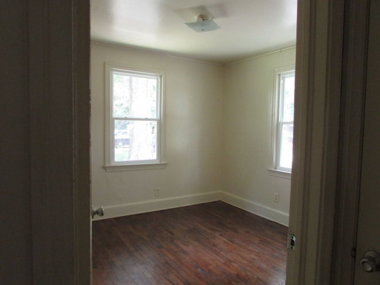 413 Loring Dr - Photo 4 of 11