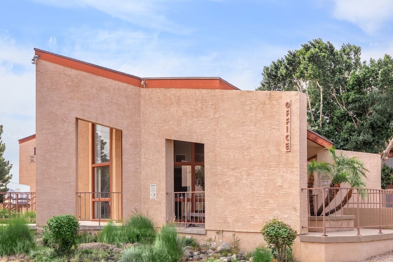 Sand Dollar Apartments - Photo 2 of 9