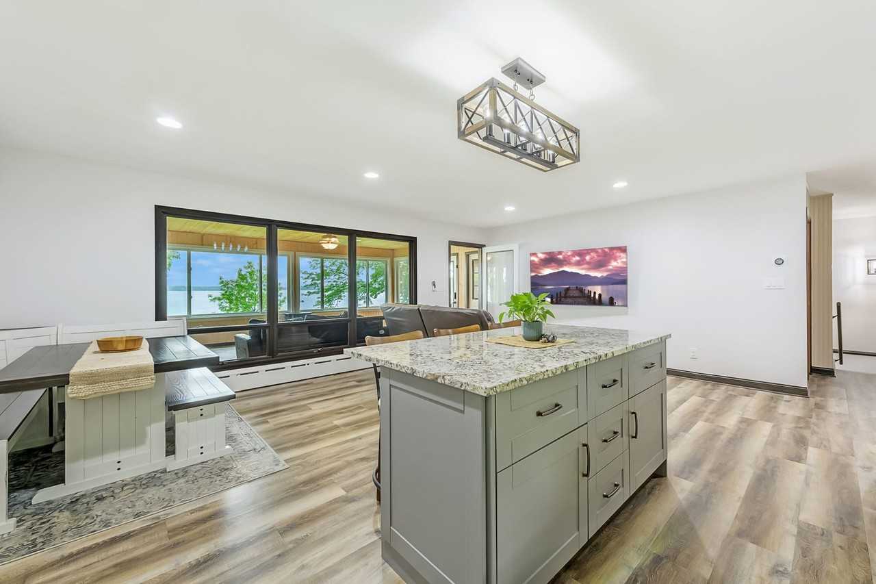 9835 Bonnie Glen Pkwy - Photo 2 of 50