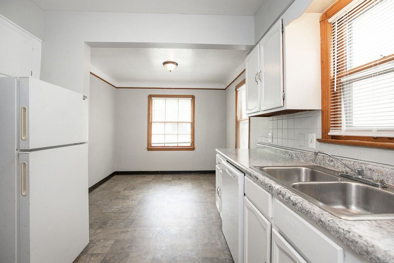 19520 Maple Heights Blvd - Photo 2 of 25
