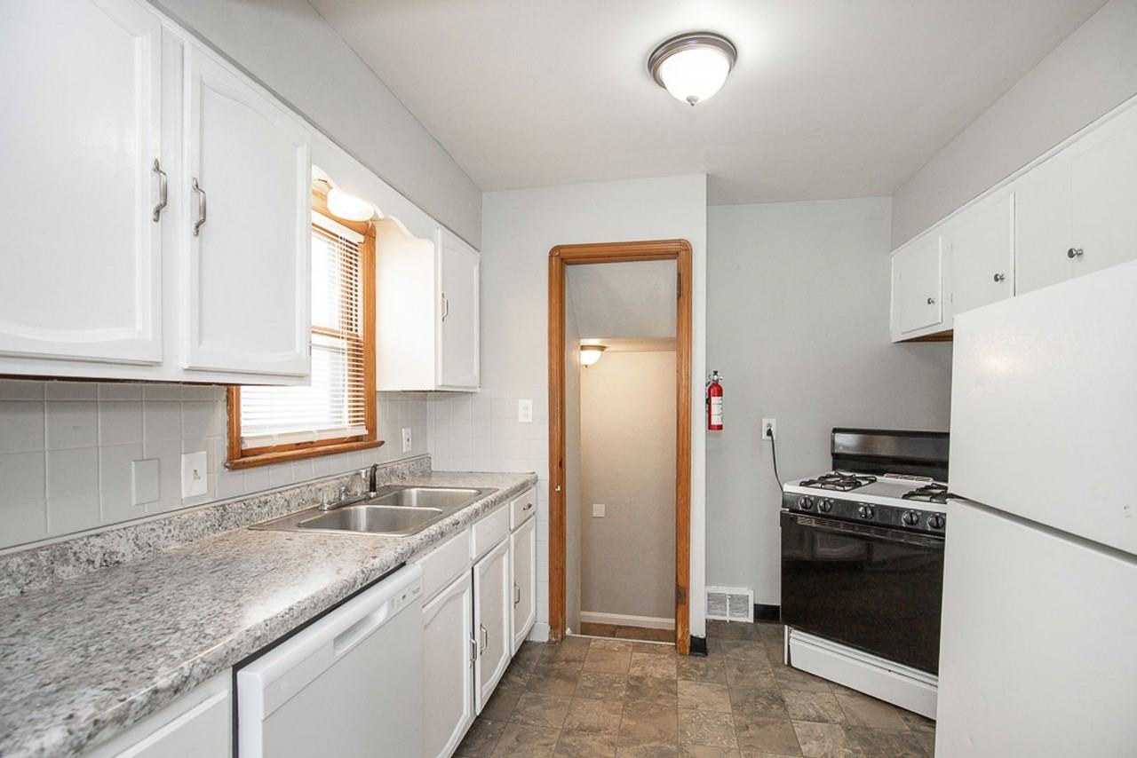 19520 Maple Heights Blvd - Photo 3 of 25