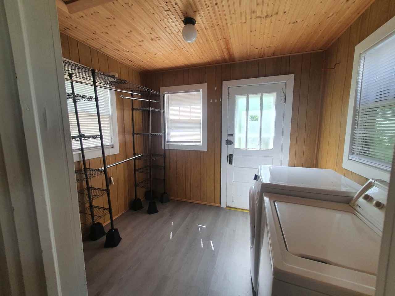 1411 Leroy St - Photo 3 of 8