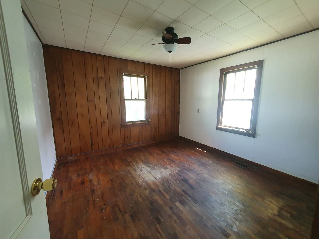 1411 Leroy St - Photo 4 of 8