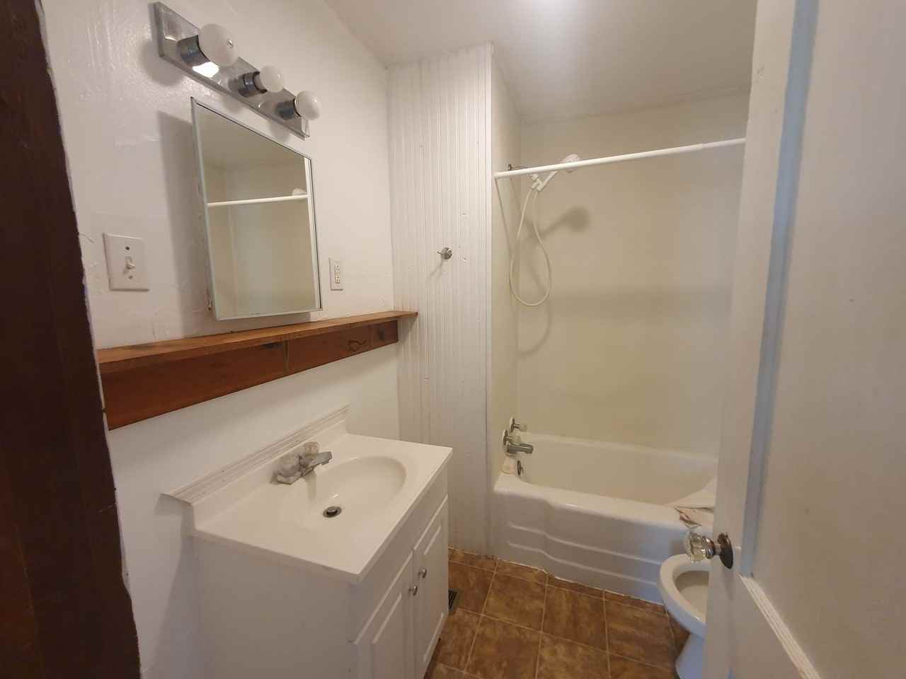 1411 Leroy St - Photo 6 of 8