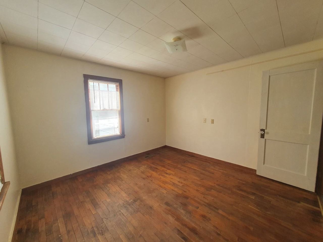 1411 Leroy St - Photo 7 of 8