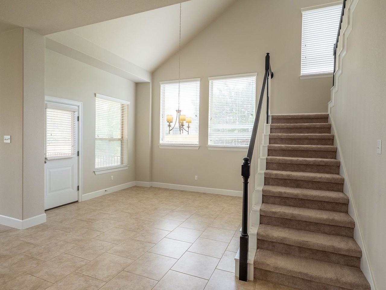 18612 Rio Chama Ln - Photo 4 of 27
