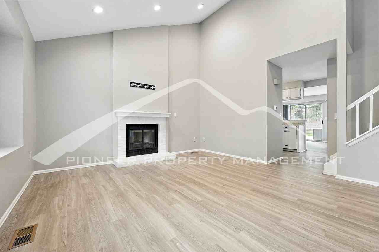9354 Cattail Ct - Photo 3 of 23