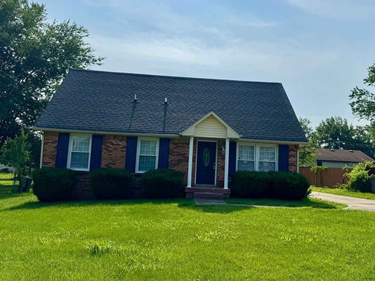 389 Elaine Dr - Photo 2 of 27