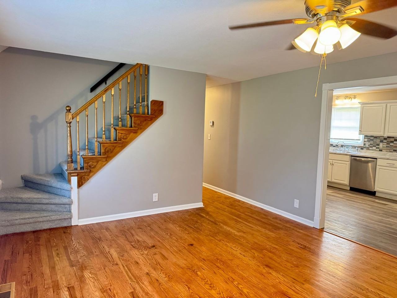 389 Elaine Dr - Photo 3 of 27