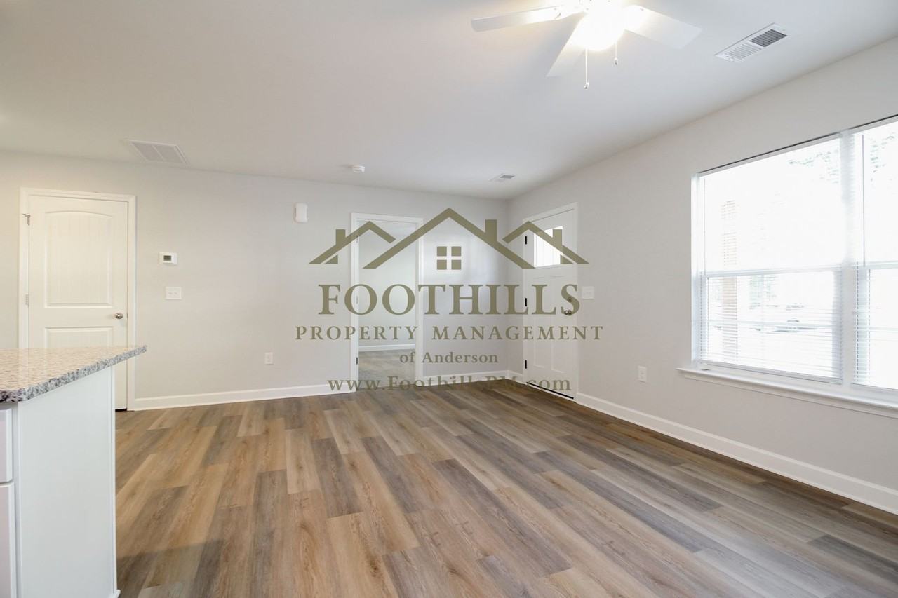 102 Crown Ct - Photo 2 of 16