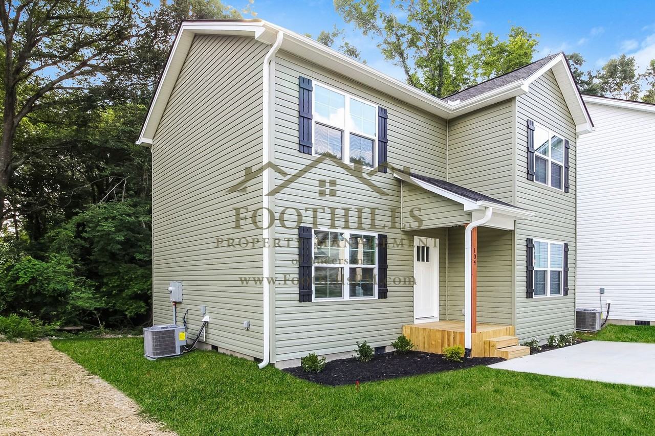 104 Crown Ct - Photo 2 of 16