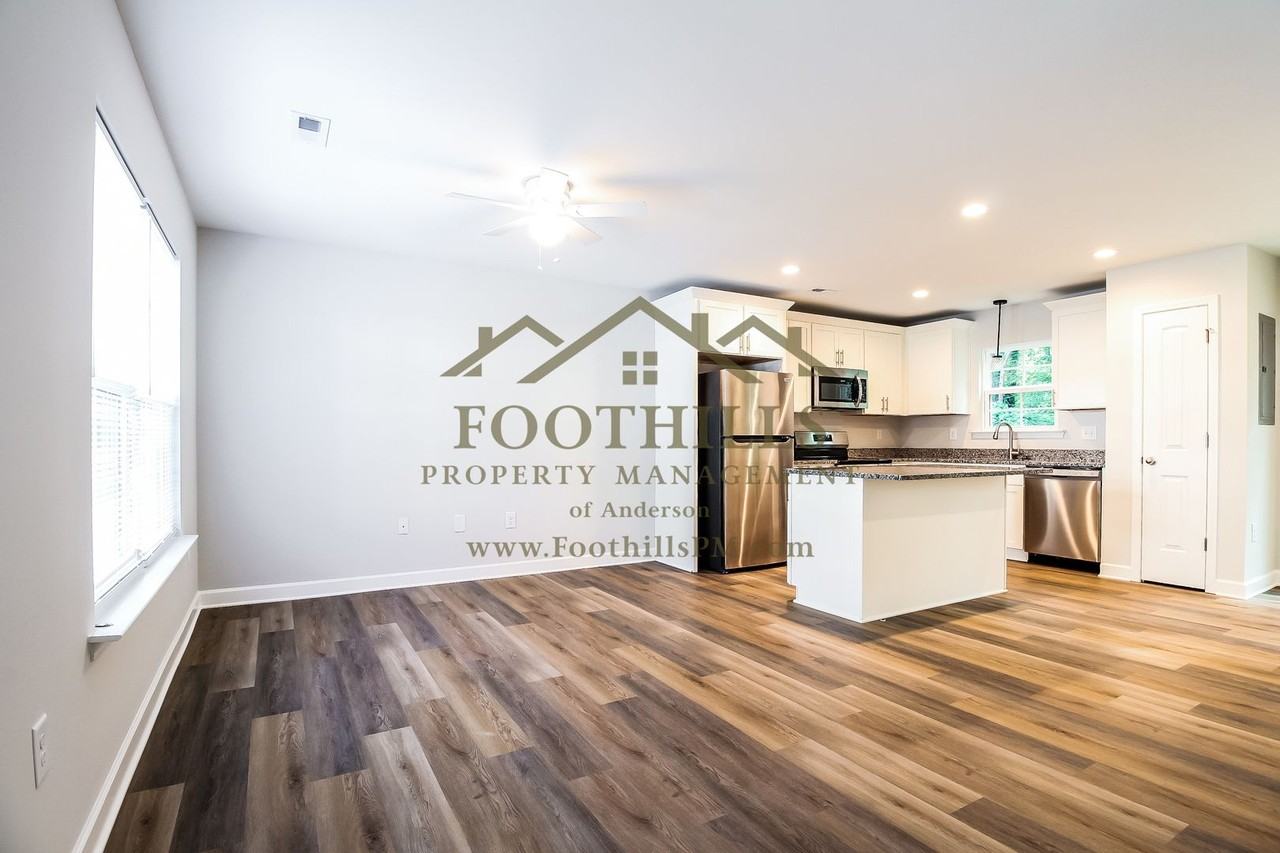 104 Crown Ct - Photo 3 of 16