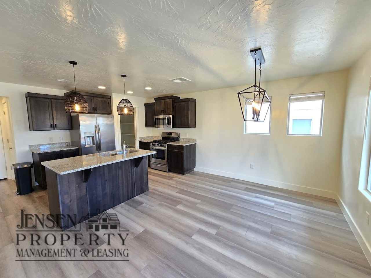 3187 E Halo Ln - Photo 2 of 34
