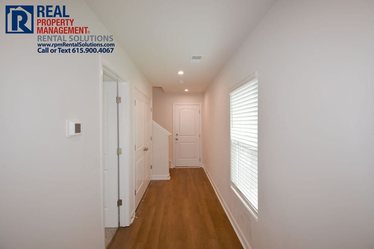 1208 Foxton Ln - Photo 2 of 20