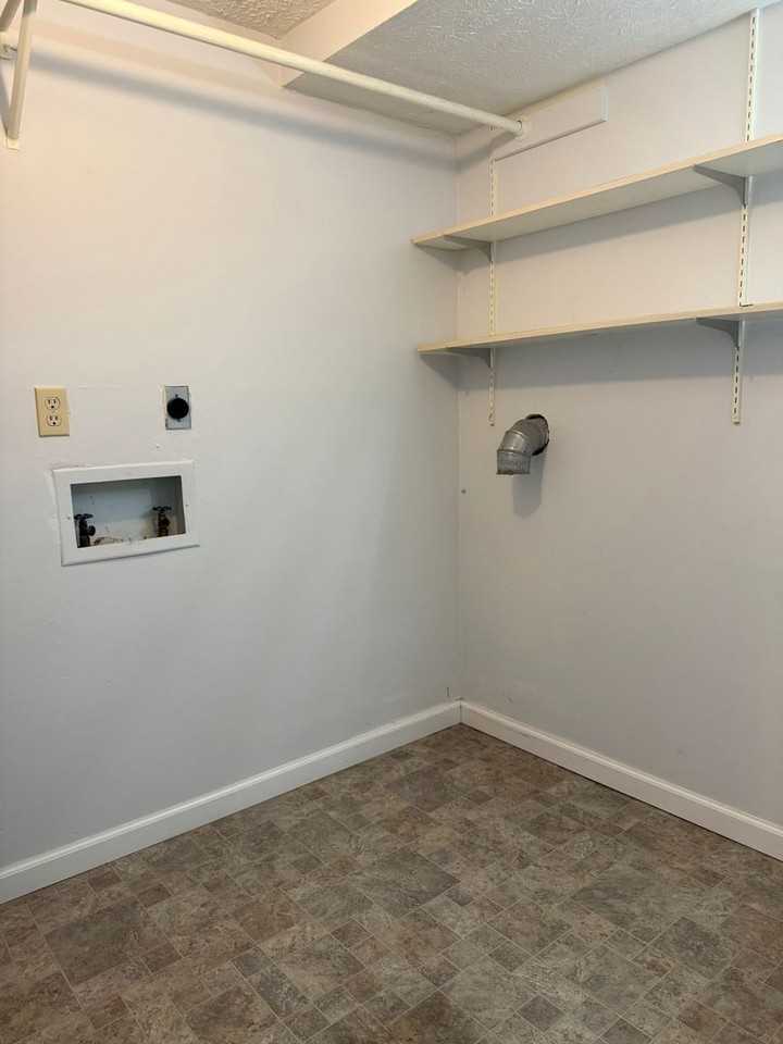 3505 W Festive Dr - Photo 4 of 19