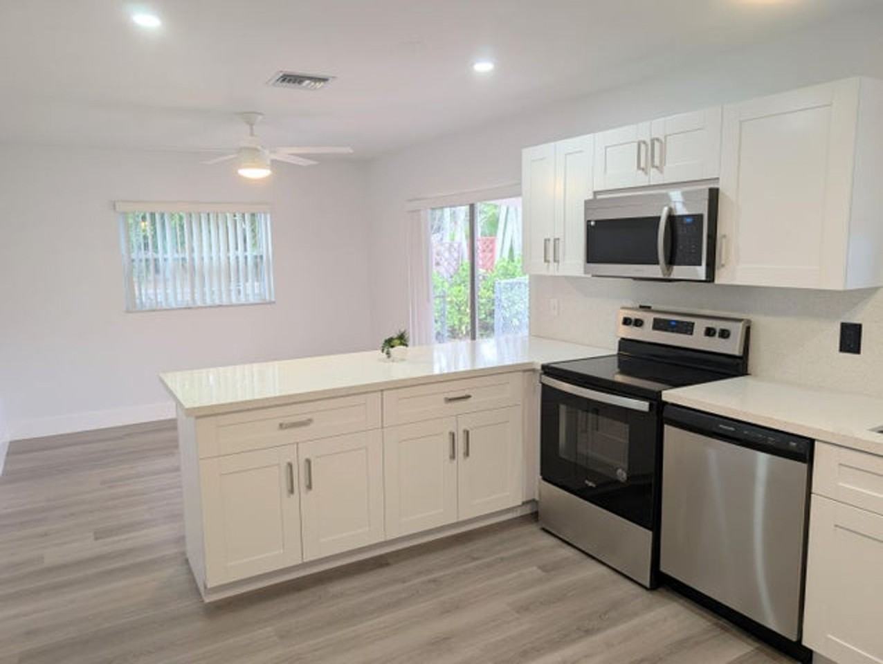 10920 Gable St - Photo 3 of 10