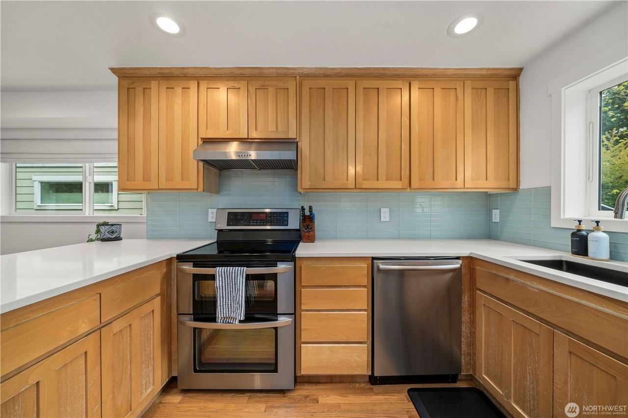 8454 25th Ave Sw #A - Photo 3 of 21