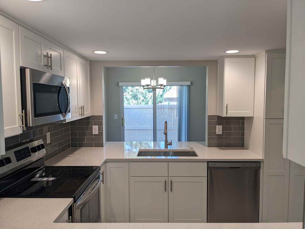 7846 W 90th - Photo 3 of 46