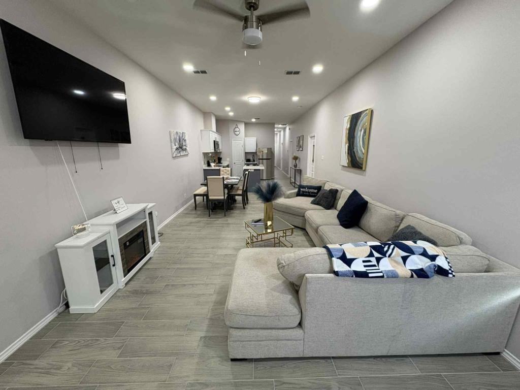 2007 Cassandra St - Photo 2 of 12