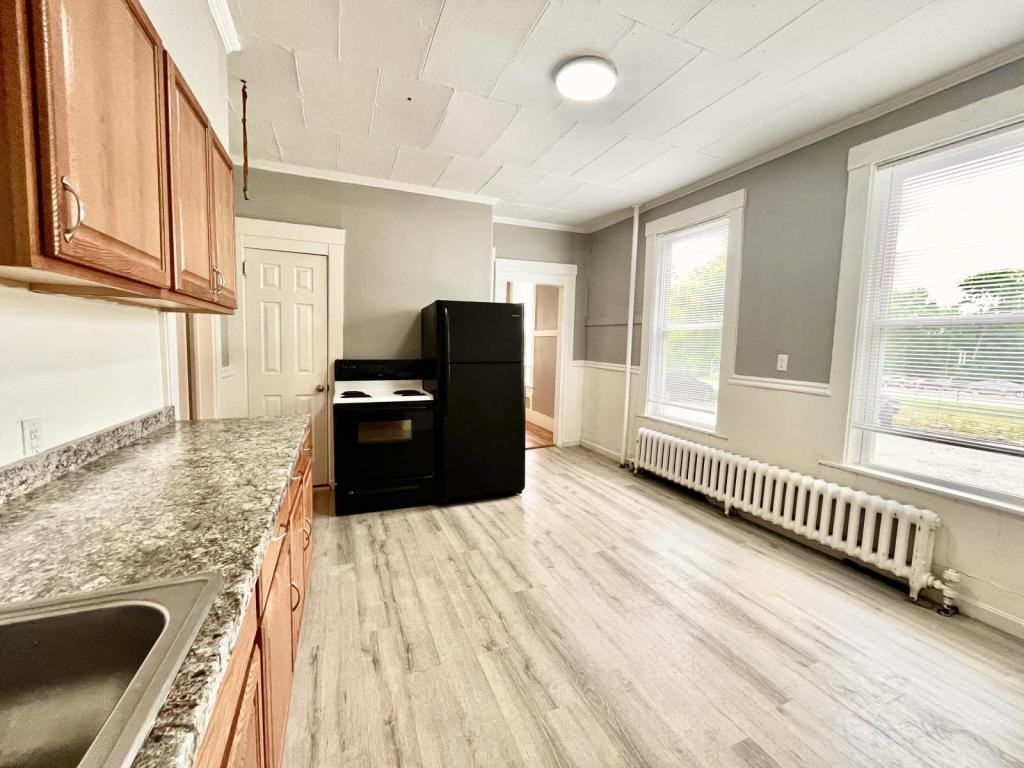 153 Horton St Apt 1r - Photo 2 of 9