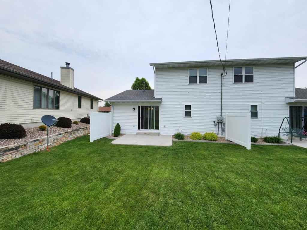 914 S 42nd St - Photo 3 of 6