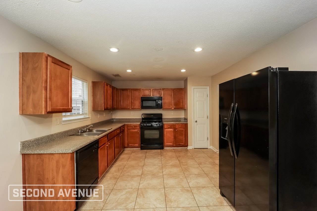 7015 Bonnes Blvd - Photo 3 of 28
