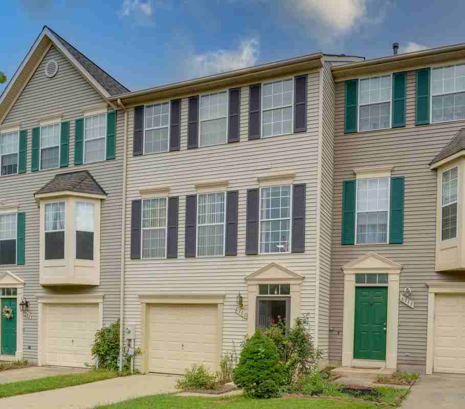 6111 Silver Arrows Way - Photo 3 of 48