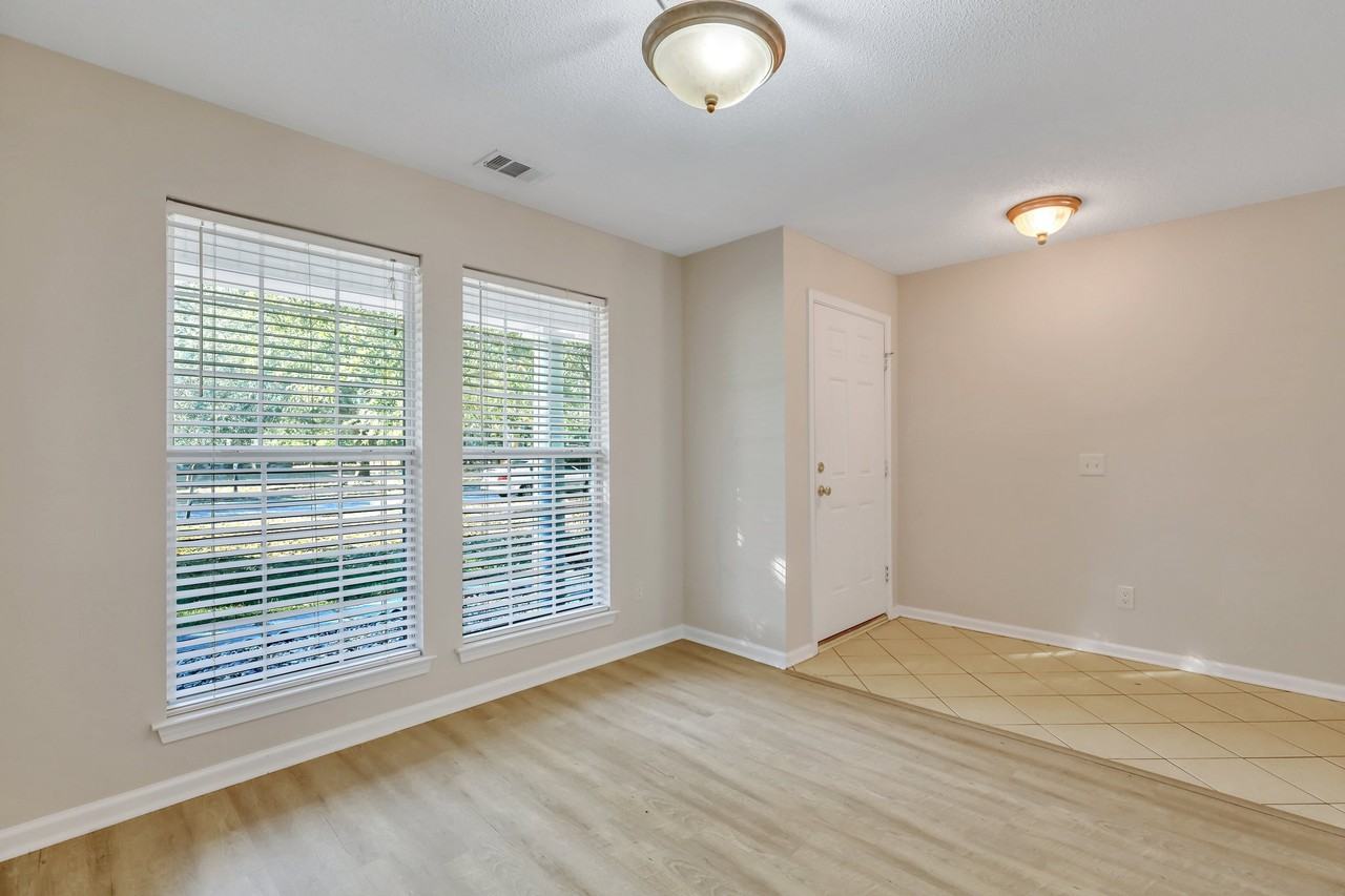 102 Silverton Rd - Photo 4 of 29