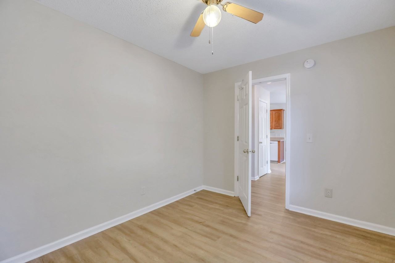 102 Silverton Rd - Photo 5 of 29