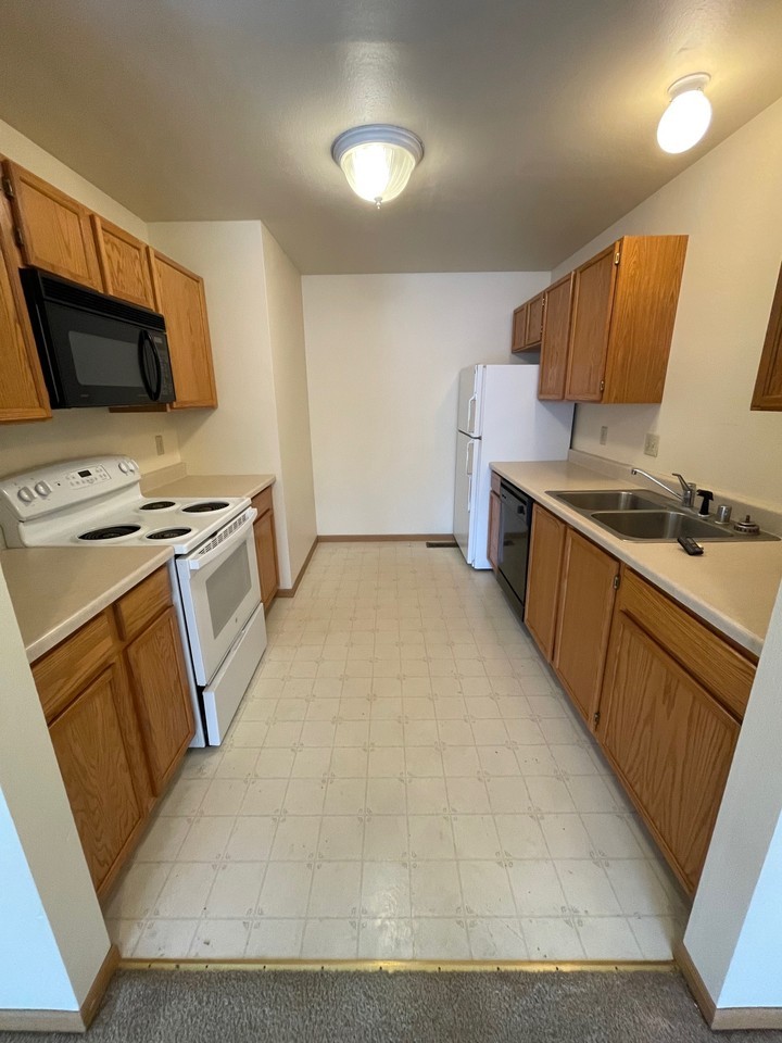 2402 Daws Dr #B - Photo 6 of 16