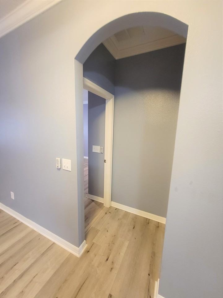 553 Shirley Dr - Photo 5 of 47