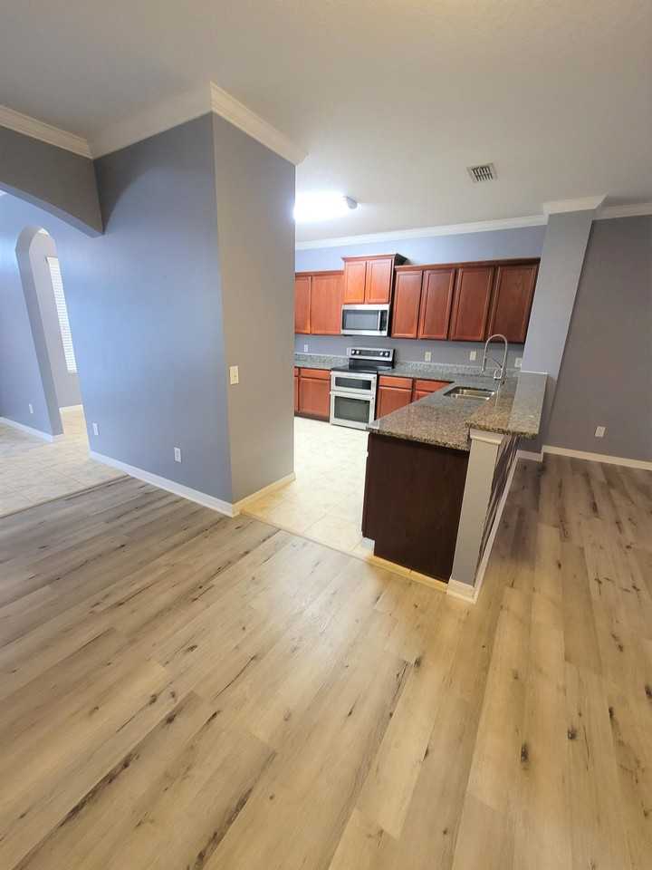 553 Shirley Dr - Photo 4 of 47