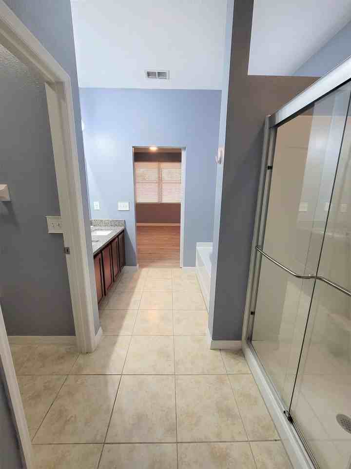 553 Shirley Dr - Photo 7 of 47