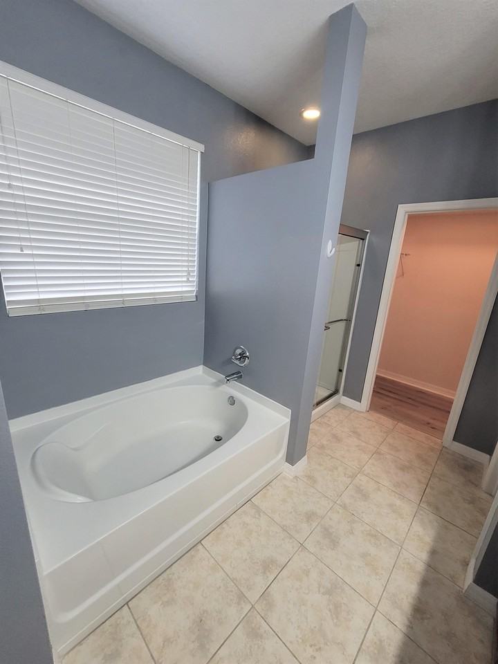 553 Shirley Dr - Photo 2 of 47