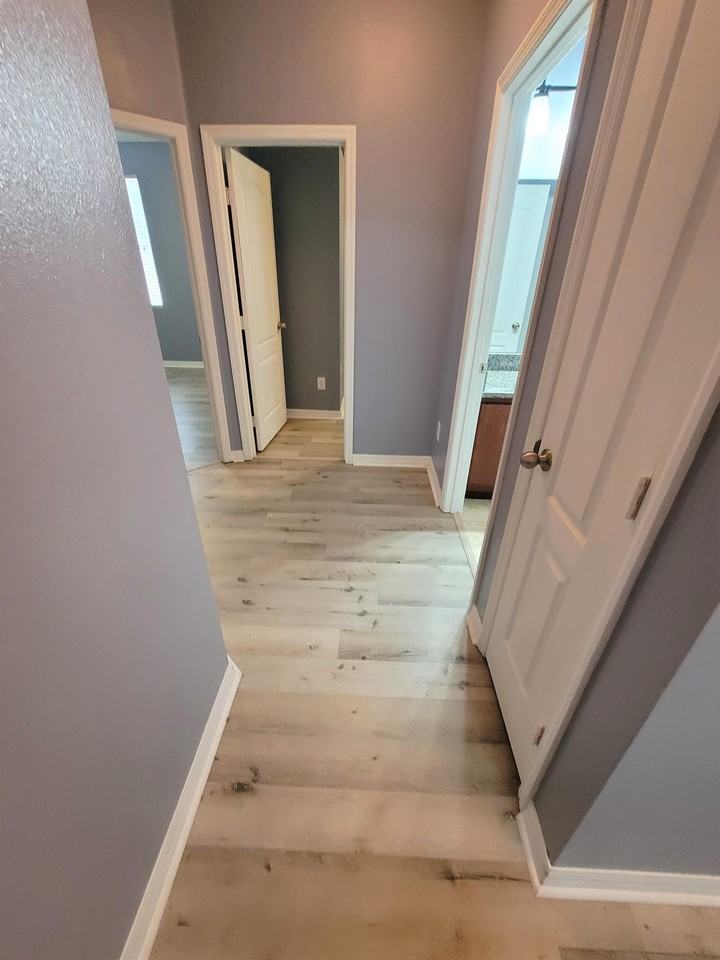 553 Shirley Dr - Photo 4 of 47