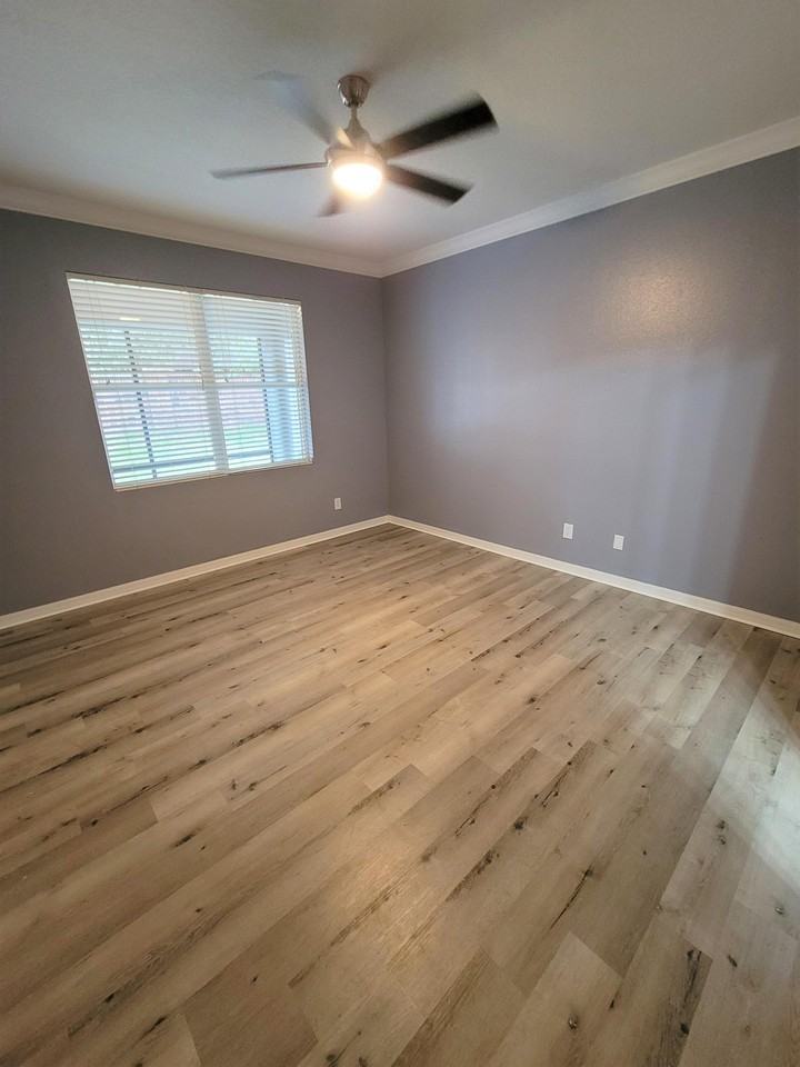 553 Shirley Dr - Photo 3 of 47