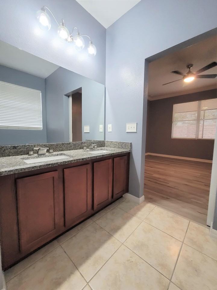 553 Shirley Dr - Photo 6 of 47