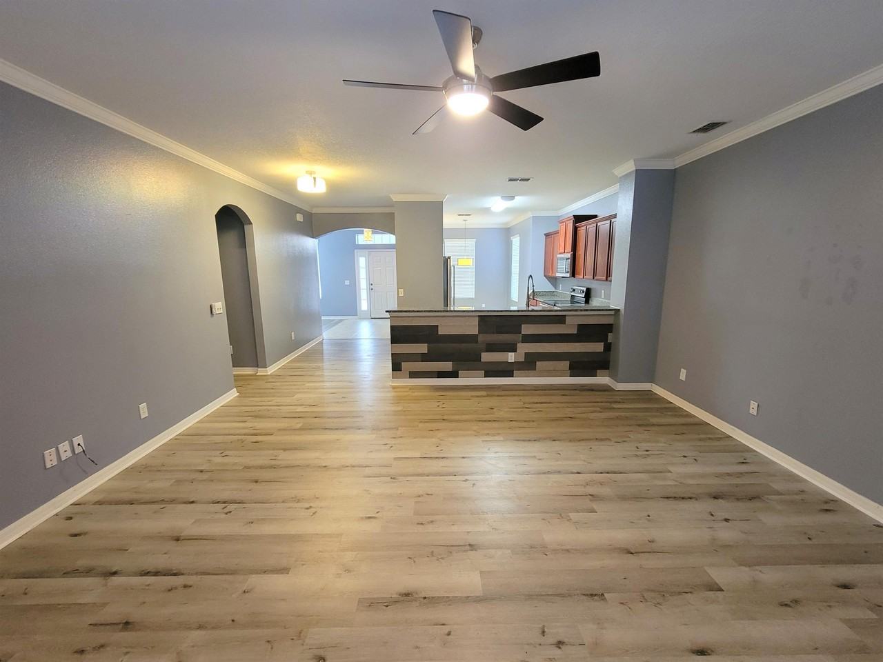 553 Shirley Dr - Photo 4 of 47