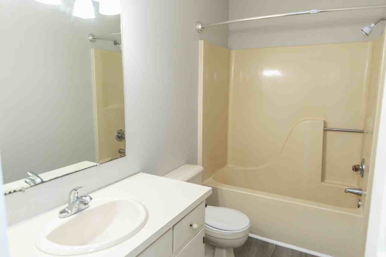 127 Stephens Dr - Photo 2 of 12