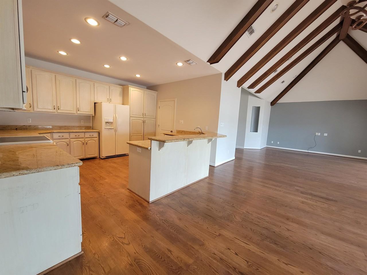 210 Rio Grande Dr - Photo 5 of 16