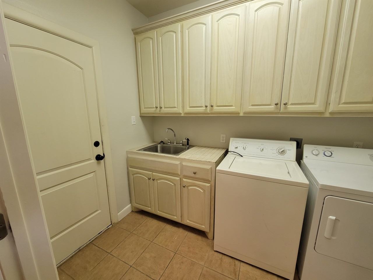 210 Rio Grande Dr - Photo 2 of 16